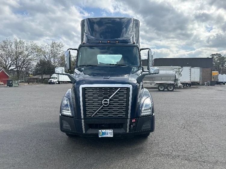 2021 Volvo VNL 300 in Hot Springs, AR — photo 2