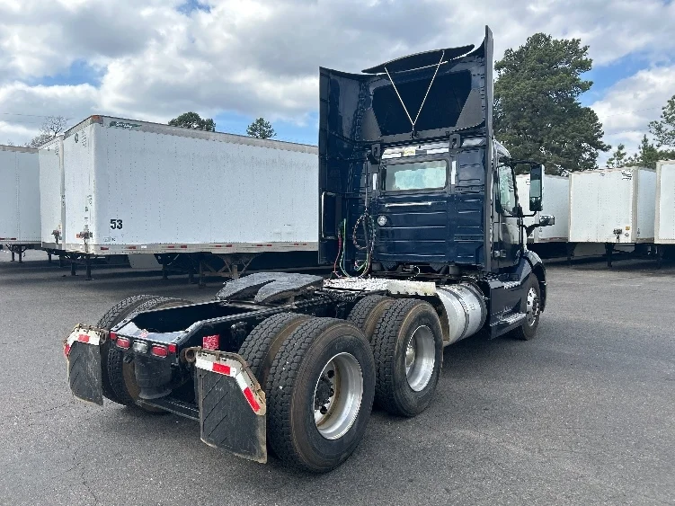 2021 Volvo VNL 300 in Hot Springs, AR — photo 7
