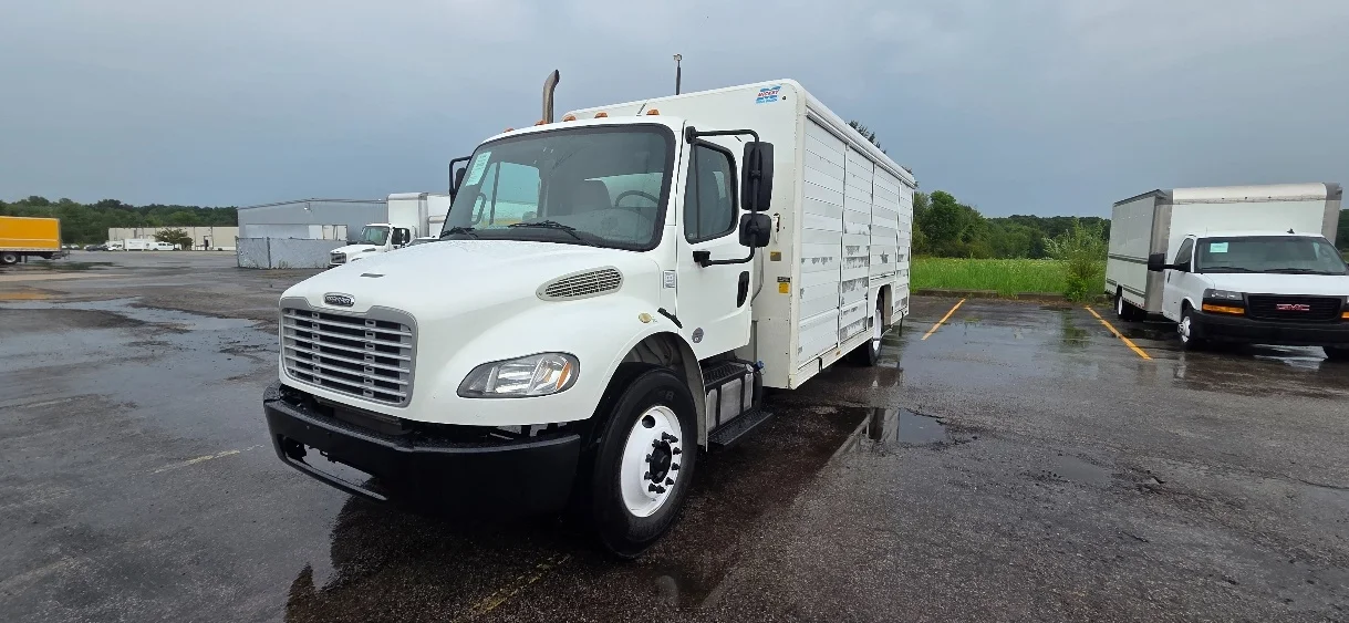 2019 Freightliner eM2 in Middlefield, OH — photo 3