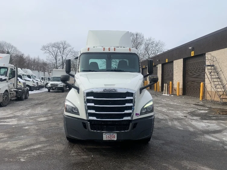 2019 Freightliner Cascadia in Franklin, MA — photo 2