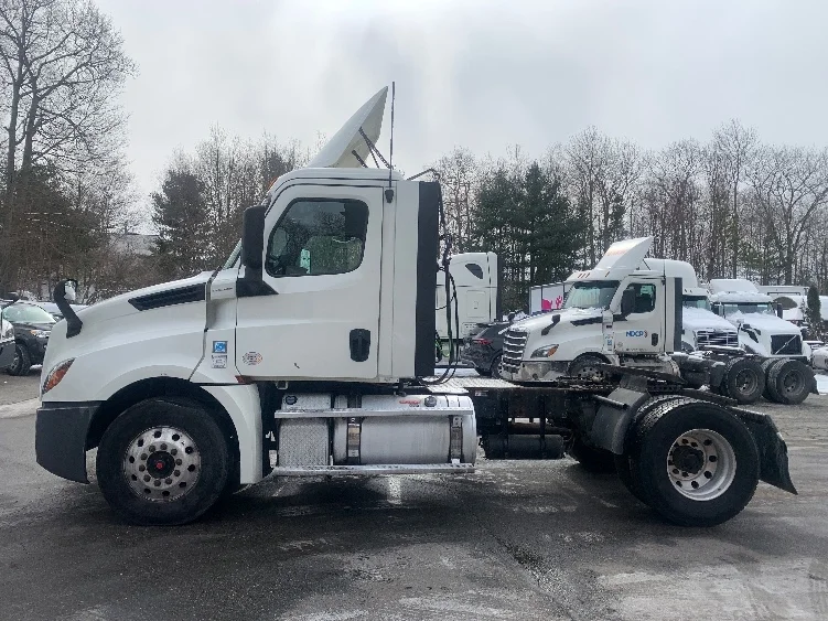 2019 Freightliner Cascadia in Franklin, MA — photo 4