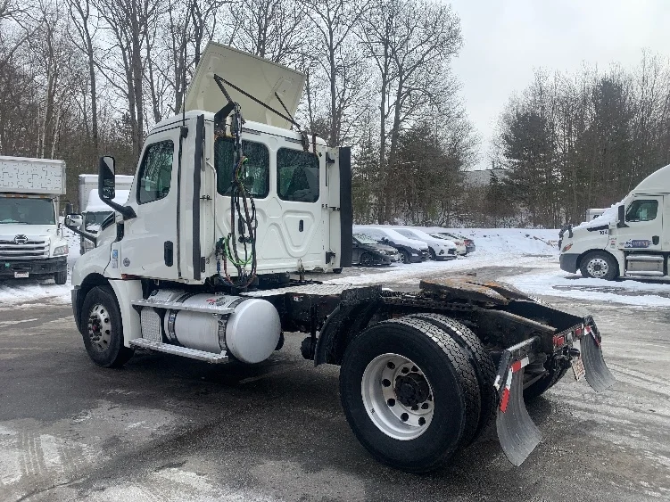 2019 Freightliner Cascadia in Franklin, MA — photo 5