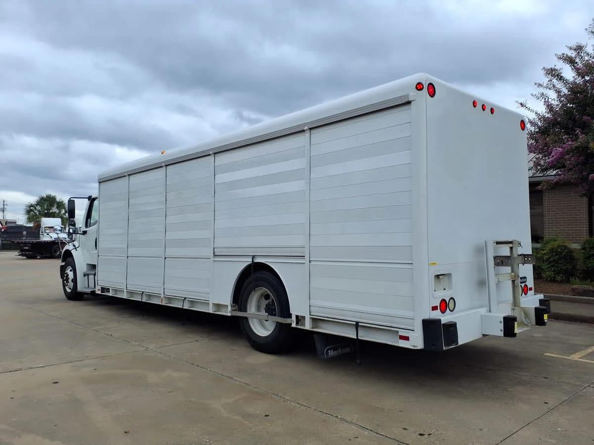 2019 Freightliner M2 106 in Houston, TX — photo 6