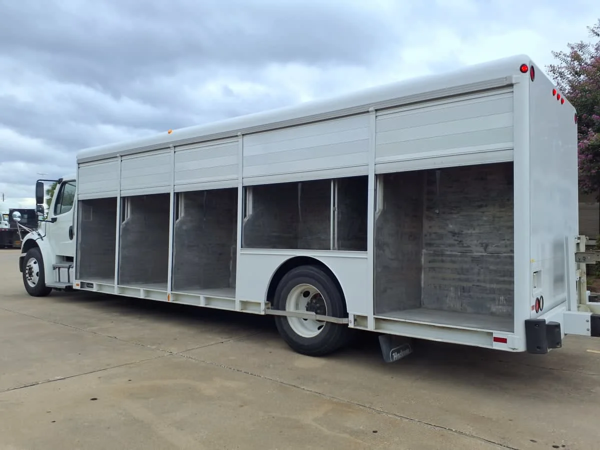 2019 Freightliner M2 106 in Houston, TX — photo 11