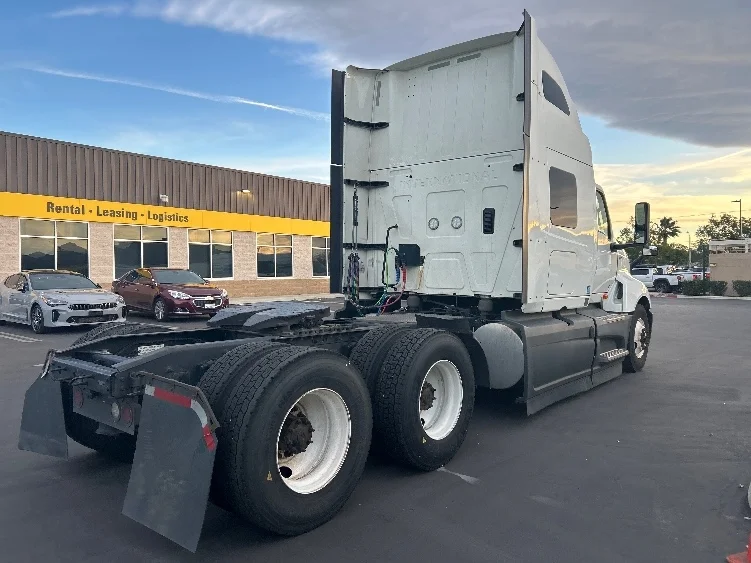 2023 International LT in Fontana, CA — photo 7
