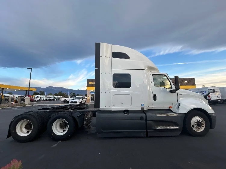 2023 International LT in Fontana, CA — photo 8