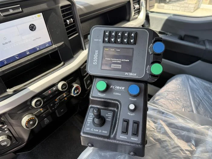 2025 Ford F-600 — photo 11