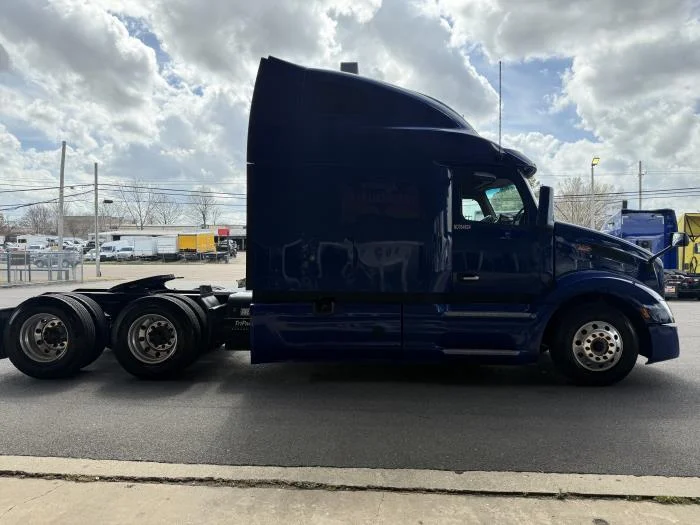 2022 Peterbilt 579 — photo 8
