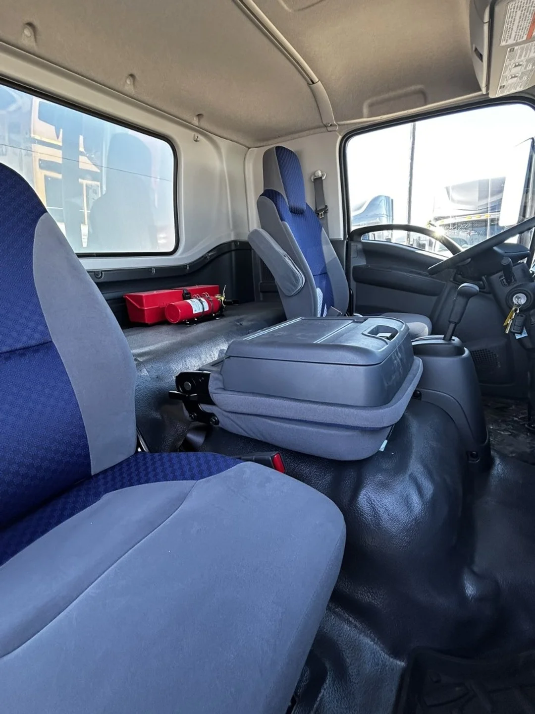 2025 Isuzu FTR - image 7