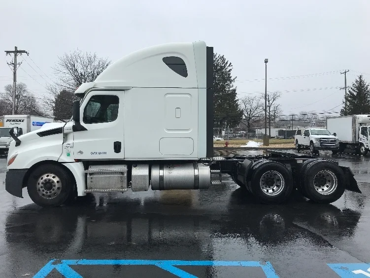 2020 Freightliner Cascadia - image 4