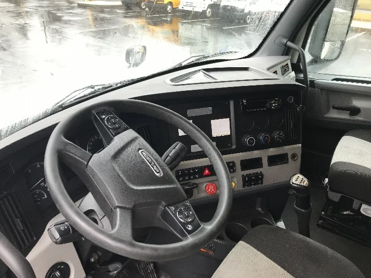 2020 Freightliner Cascadia - image 10