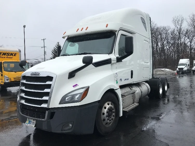 2020 Freightliner Cascadia - image 3