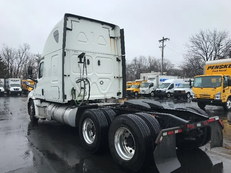 2020 Freightliner Cascadia - image 5