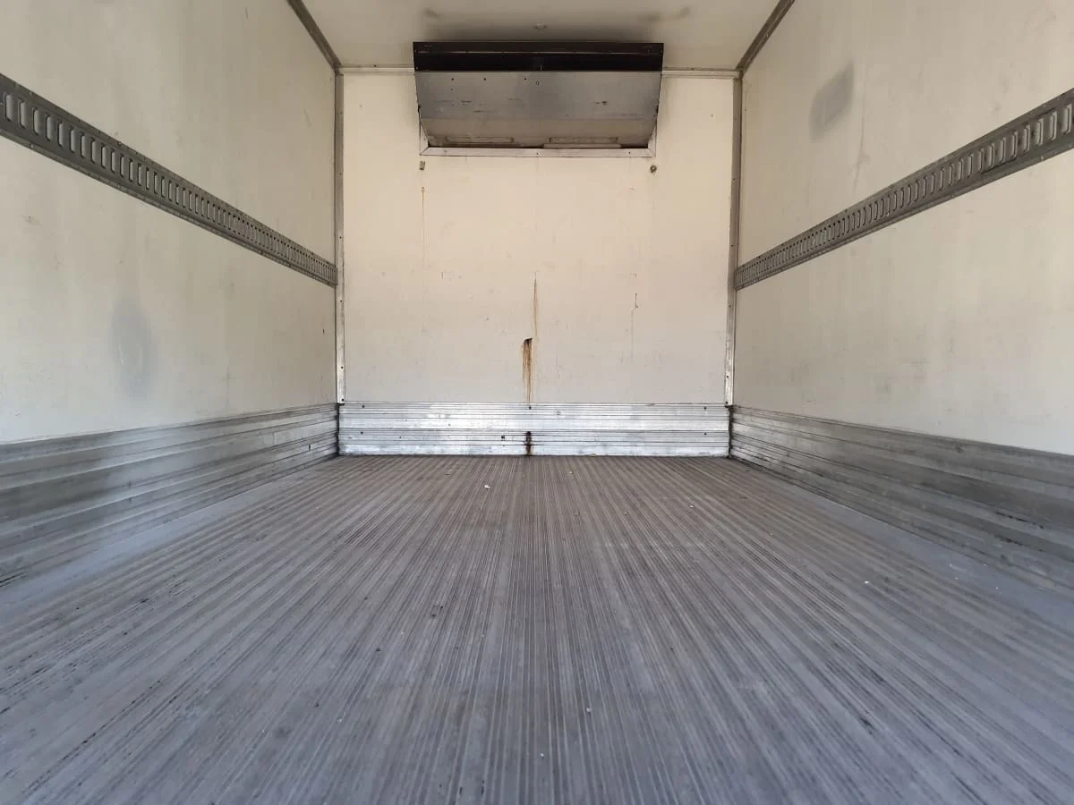 2018 Isuzu NPR - image 9