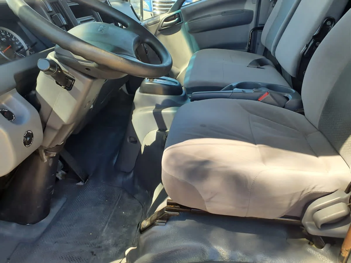 2018 Isuzu NPR - image 12