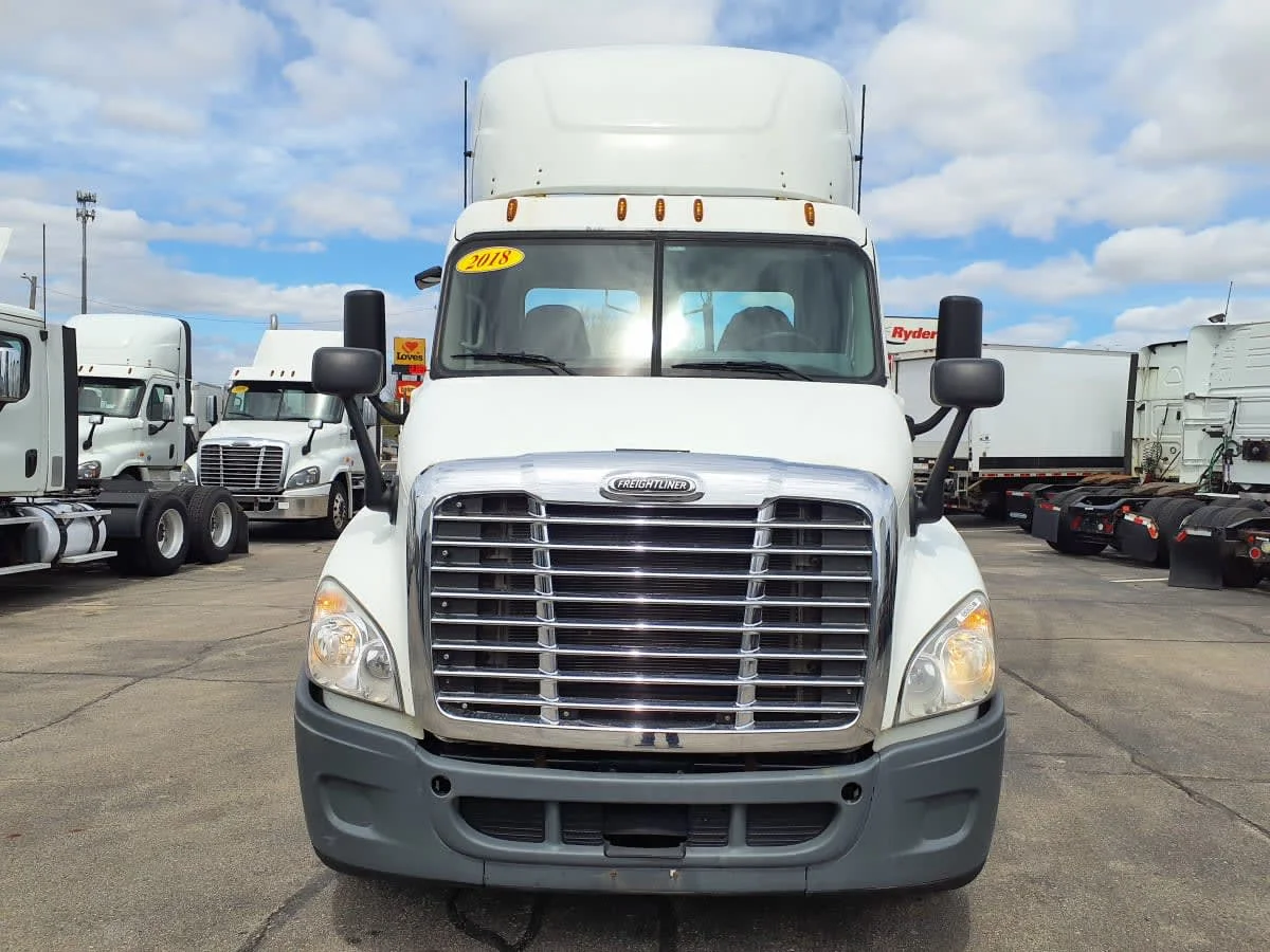 2018 Freightliner Cascadia in Oak Creek, WI — photo 2