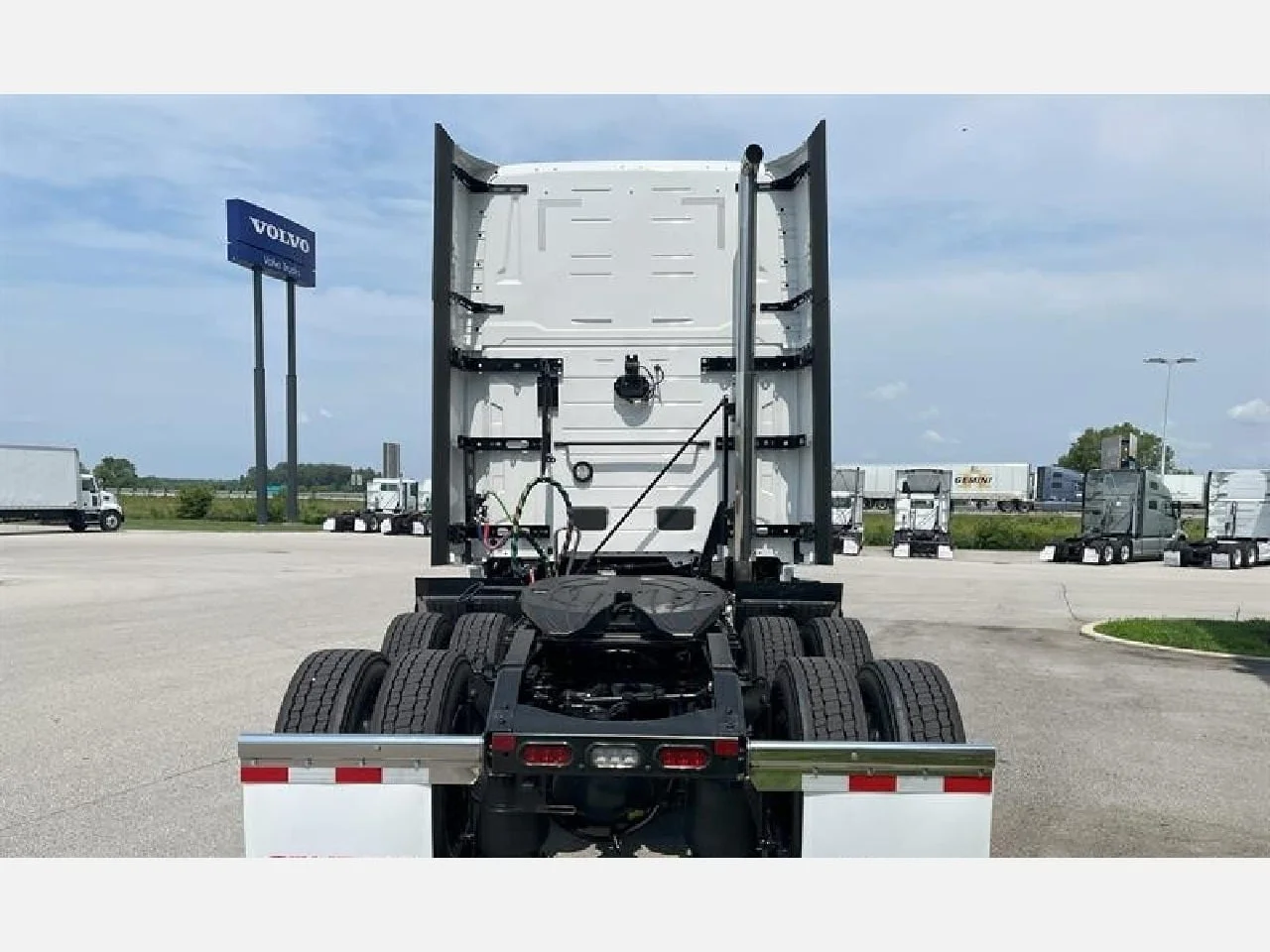 2026 Volvo VNL 860 in Pendleton, IN — photo 6