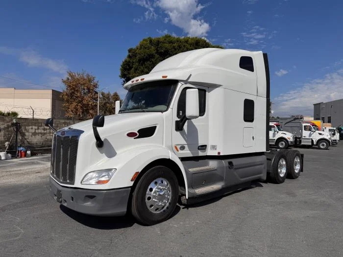 2021 Peterbilt 579 - image 2