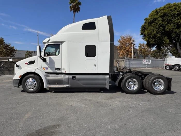 2021 Peterbilt 579 - image 9