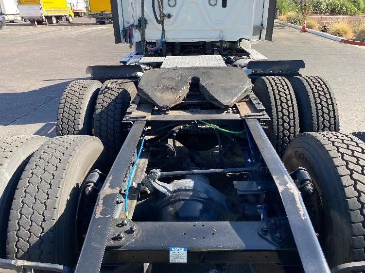 2021 Freightliner Cascadia in Phoenix, AZ — photo 6