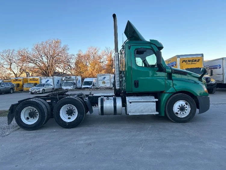 2020 Freightliner Cascadia in Dallas, TX — photo 8
