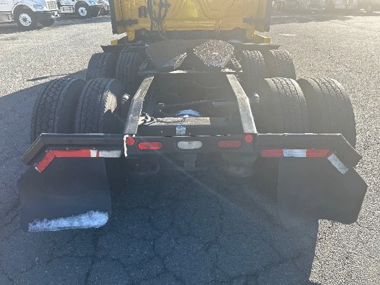 2022 Freightliner Cascadia in Fredericksburg, VA — photo 6