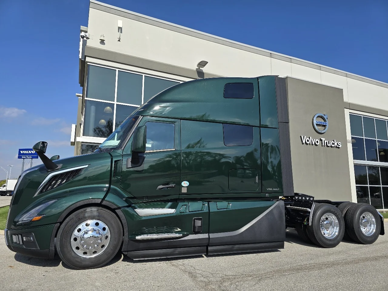 2026 Volvo VNL 860 in Toledo, OH — photo 5