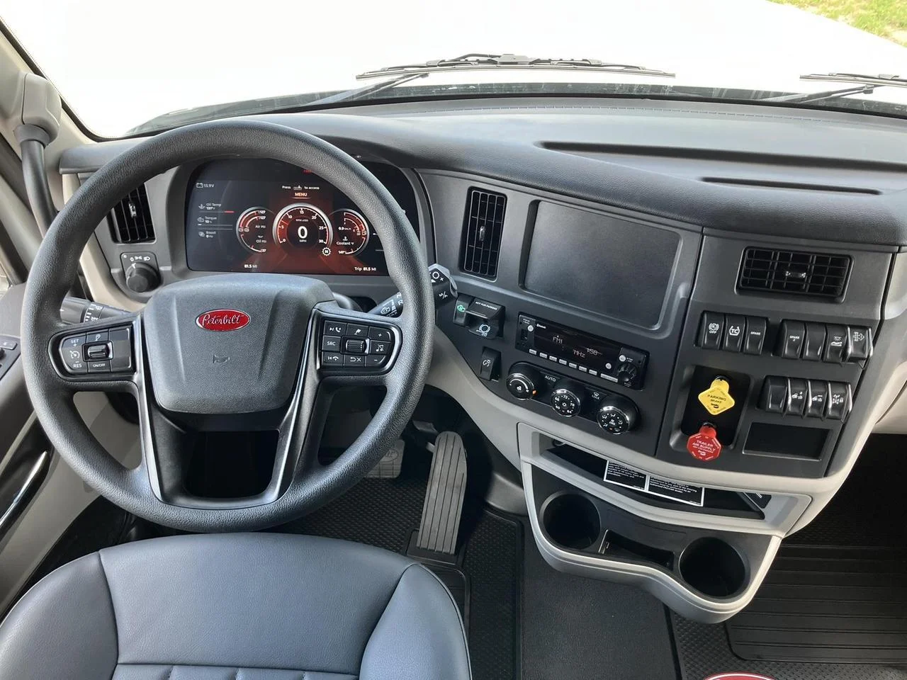2027 Peterbilt 567 in Rochester, MN — photo 11