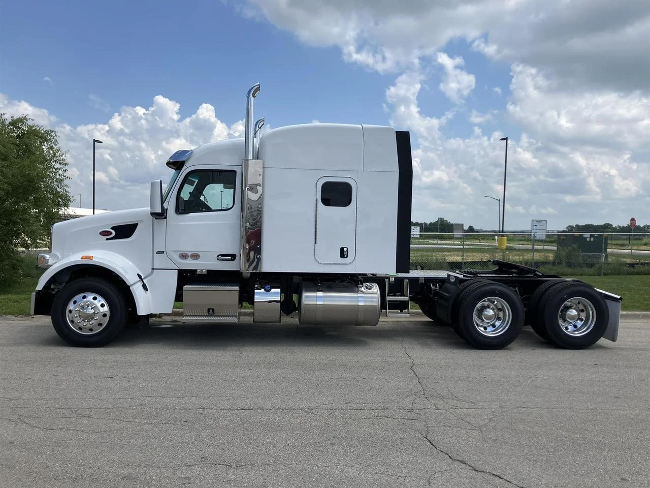 2027 Peterbilt 567 in Rochester, MN — photo 4