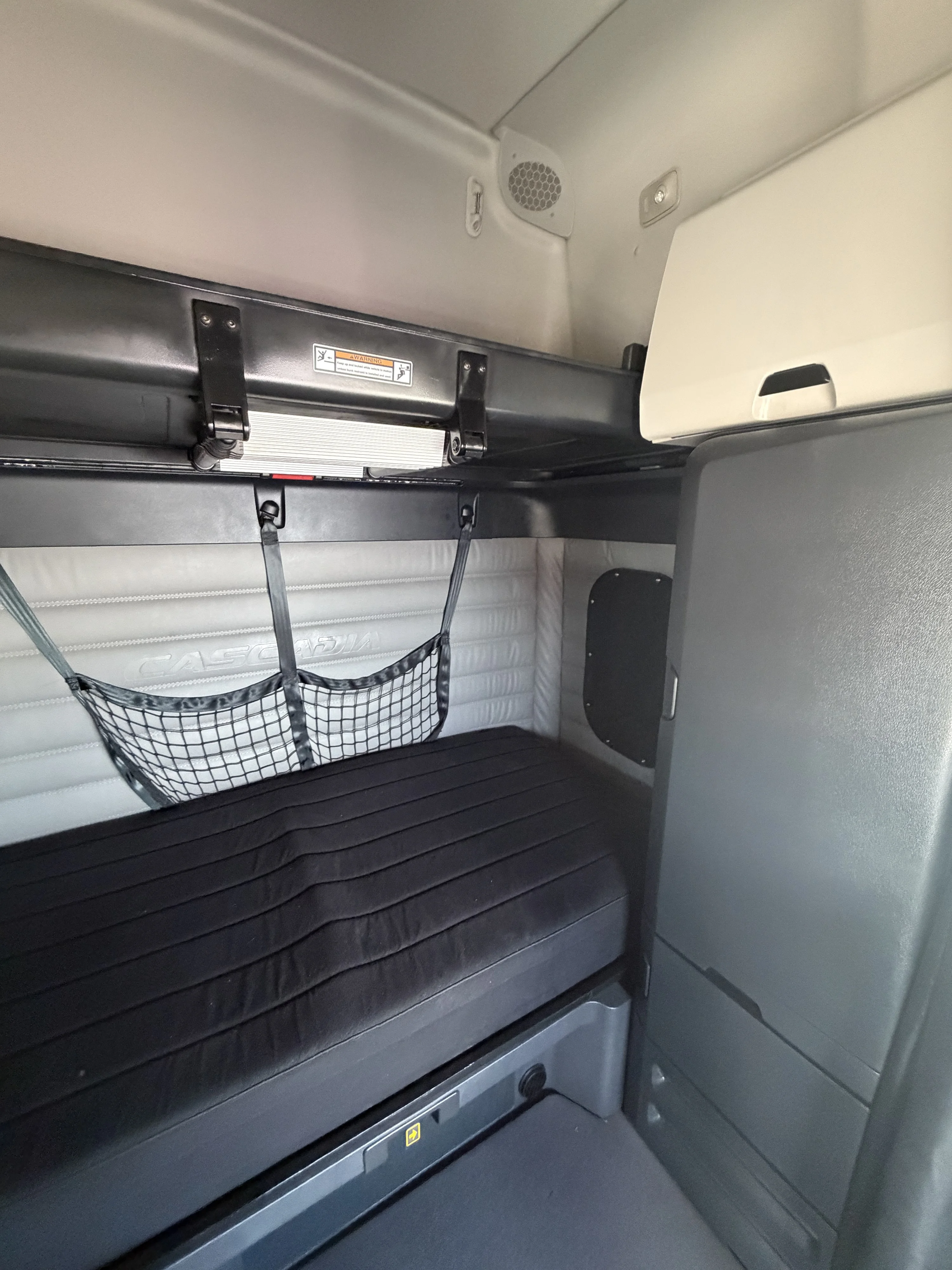 2023 Freightliner Cascadia in Houston, TX — photo 15