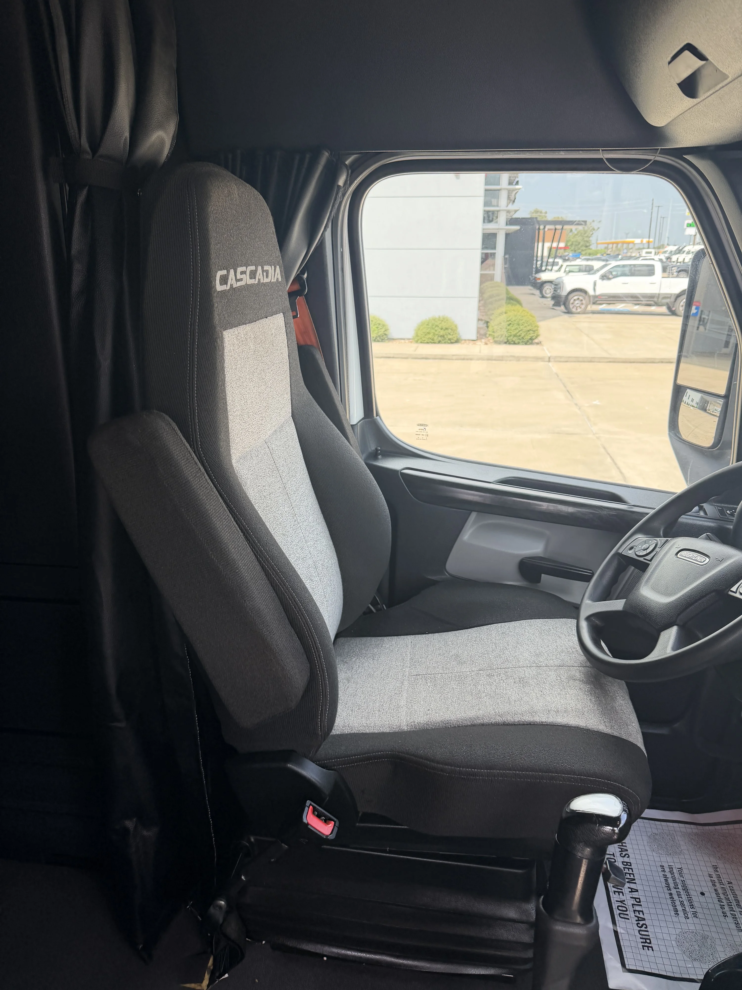 2023 Freightliner Cascadia in Houston, TX — photo 12