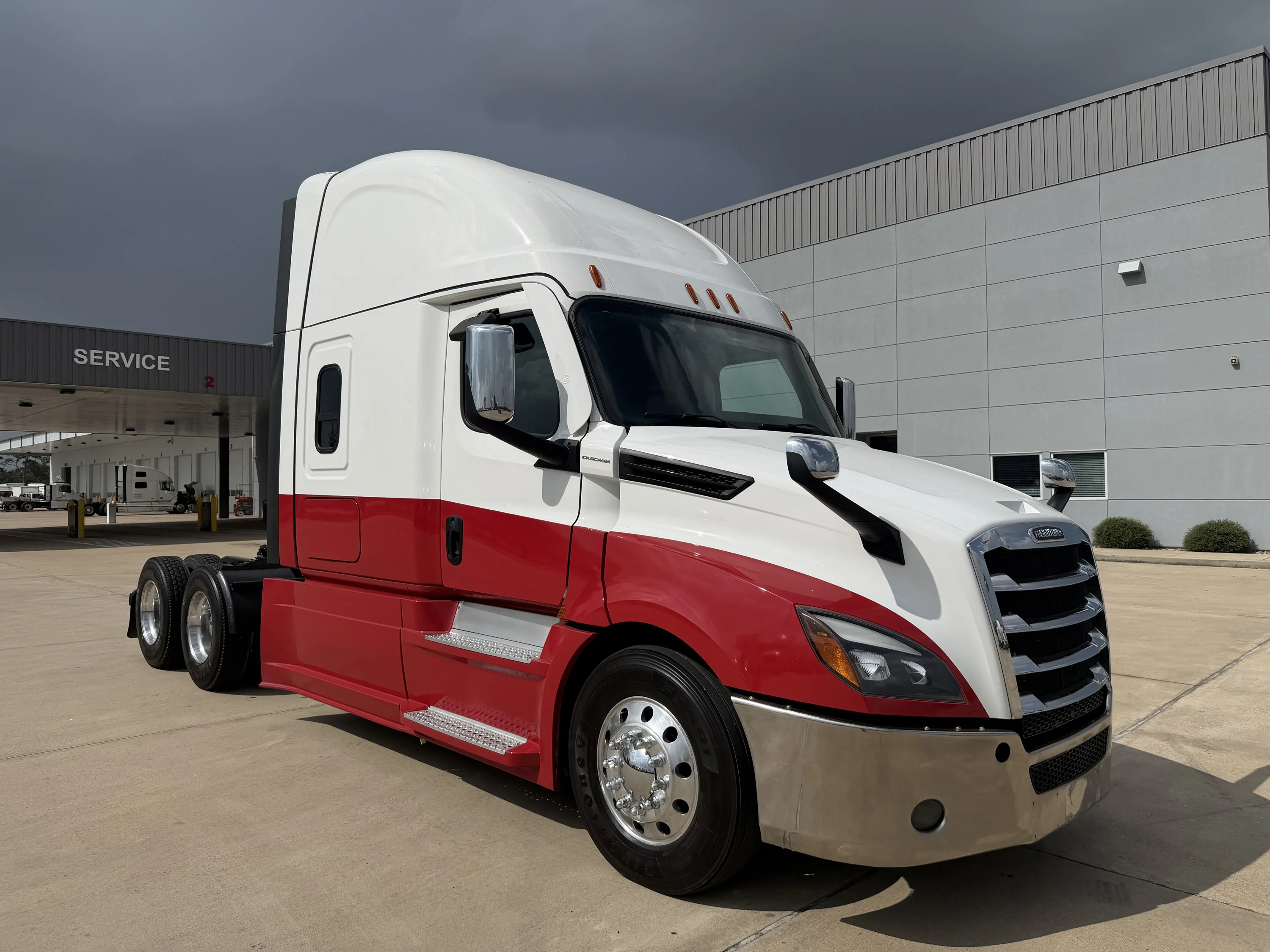 2023 Freightliner Cascadia in Houston, TX — photo 3