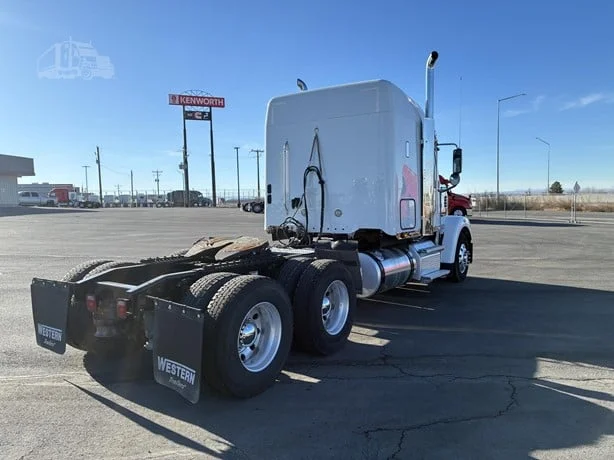 2021 Freightliner 122SD in Jerome, ID — photo 5