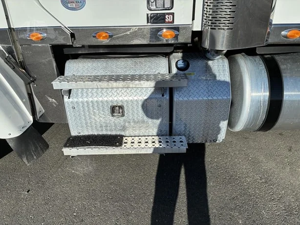 2021 Freightliner 122SD - image 12