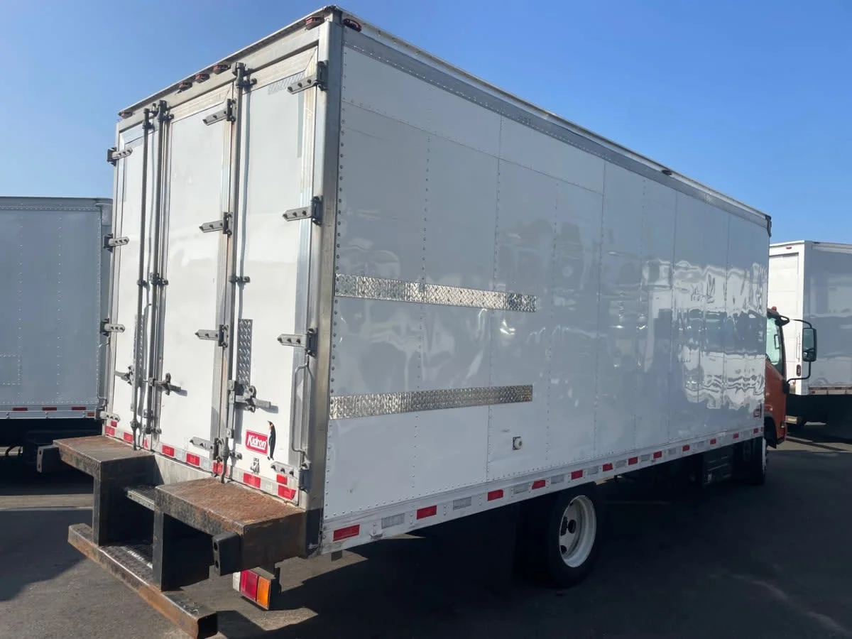 2019 Isuzu NQR in Farmingdale, NY — photo 4
