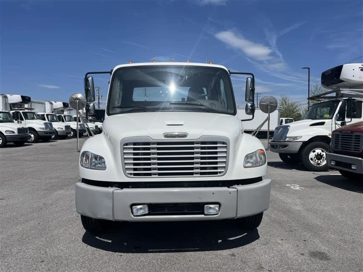 2020 Freightliner M2 106 in Beltsville, MD — photo 2