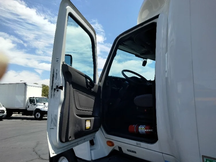2023 International LT in La Mirada, CA — photo 9