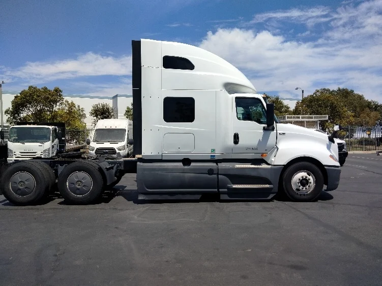 2023 International LT in La Mirada, CA — photo 8