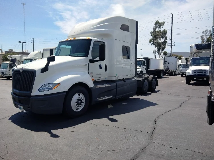 2023 International LT in La Mirada, CA — photo 3