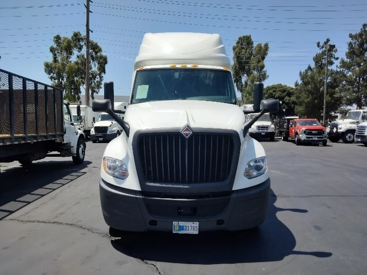 2023 International LT in La Mirada, CA — photo 2