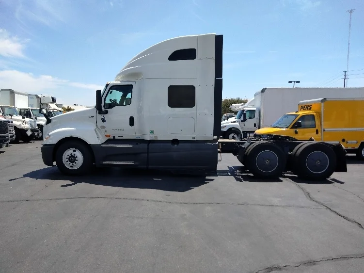 2023 International LT in La Mirada, CA — photo 4