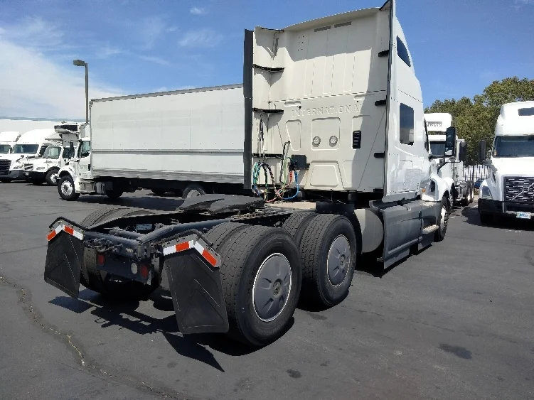 2023 International LT in La Mirada, CA — photo 7
