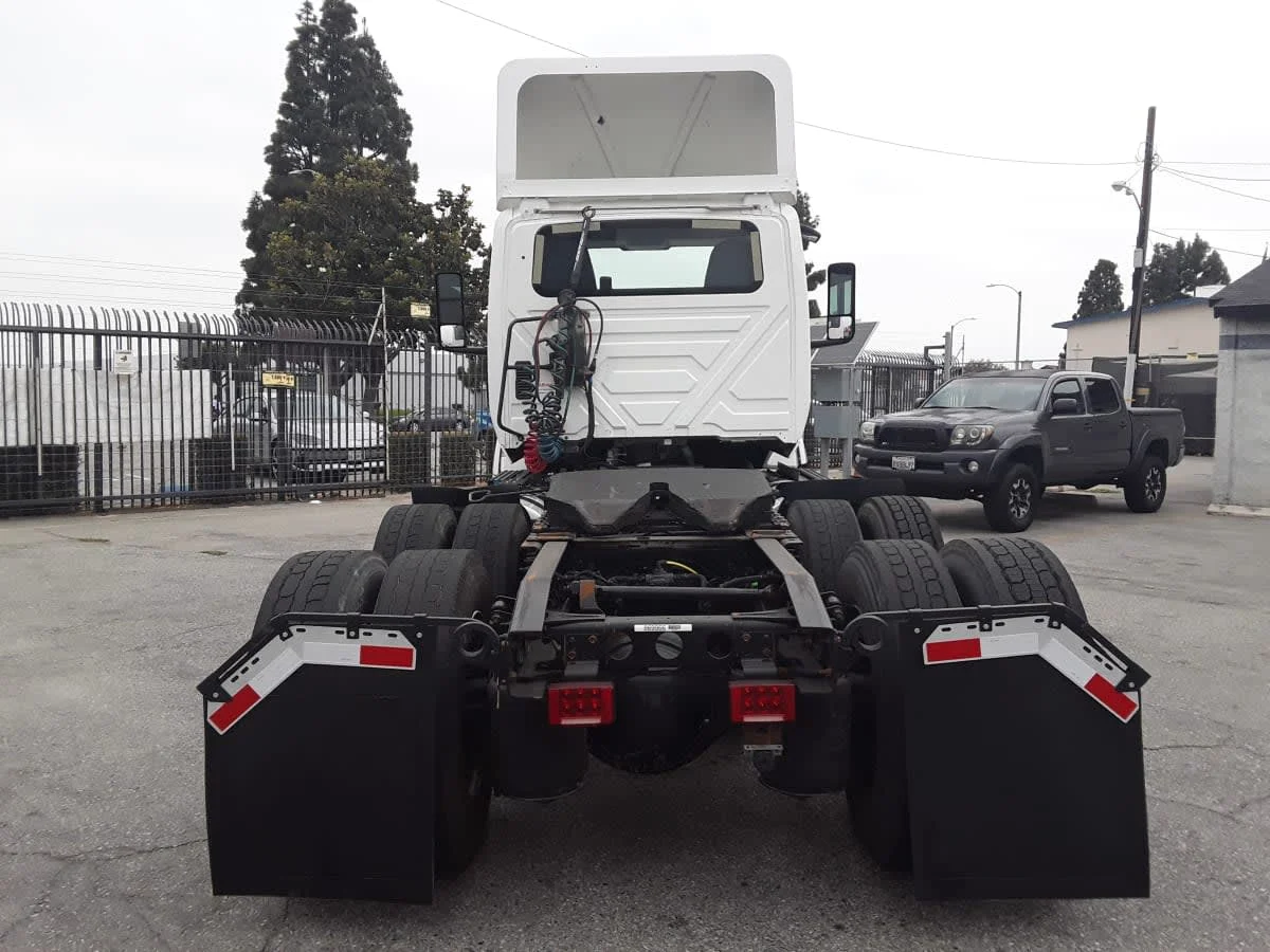 2019 International LT in Montebello, CA — photo 5
