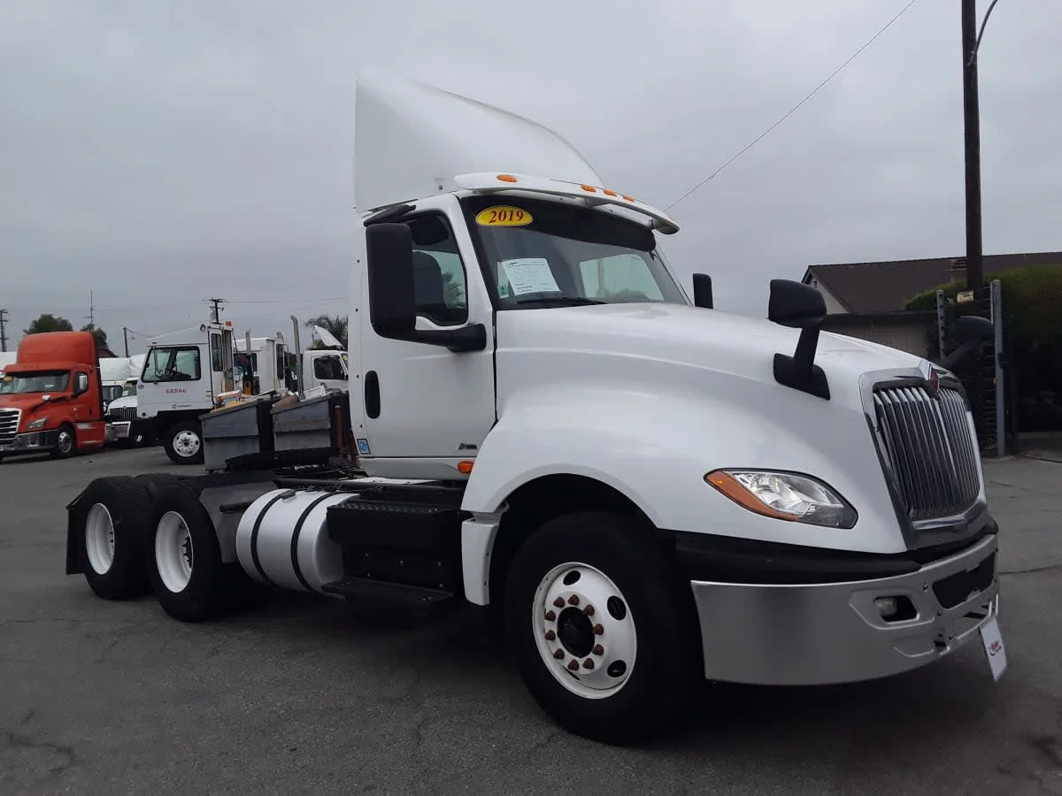 2019 International LT in Montebello, CA — photo 3