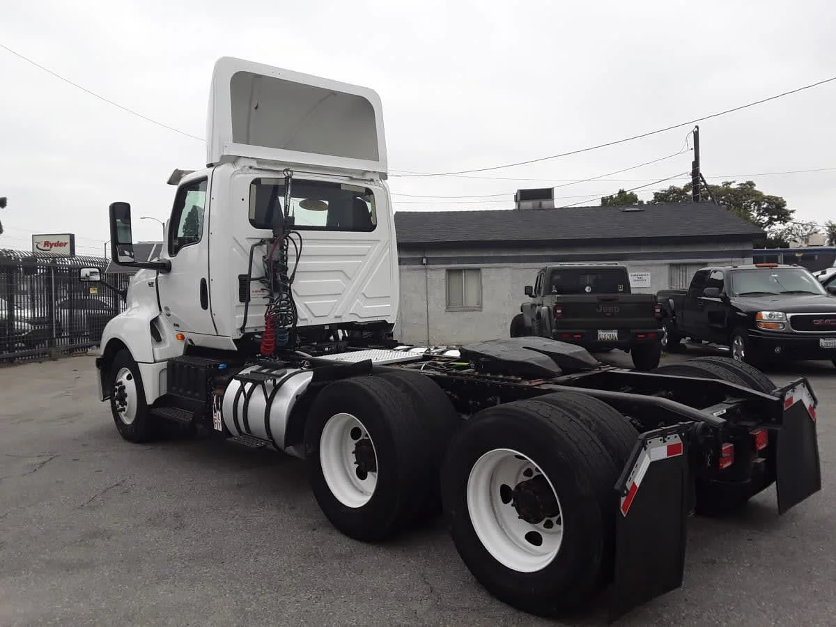 2019 International LT in Montebello, CA — photo 6