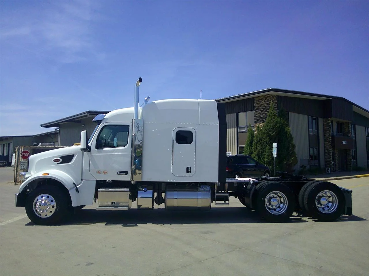 2027 Peterbilt 567 in Fargo, ND — photo 3