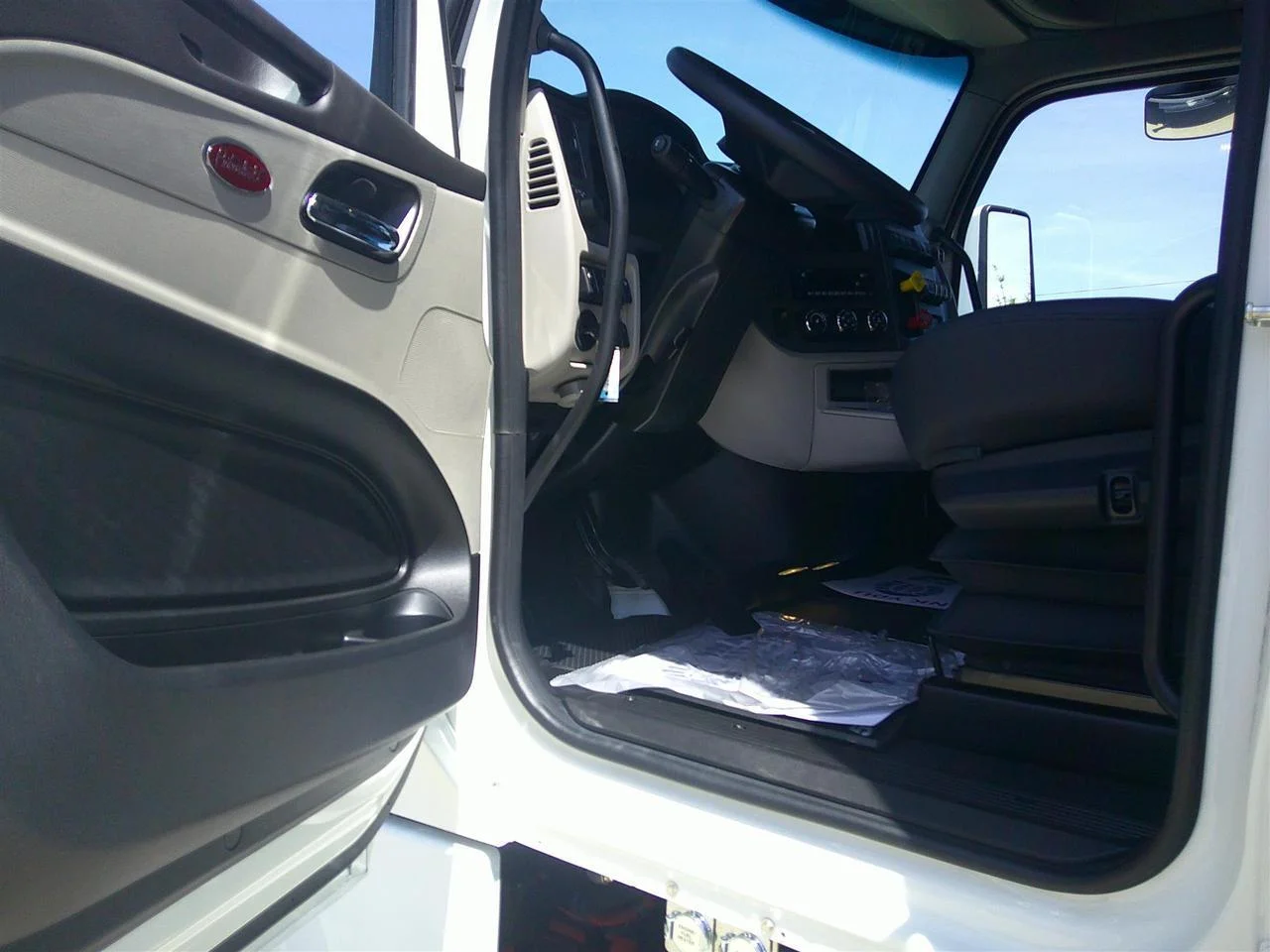 2027 Peterbilt 567 in Fargo, ND — photo 10