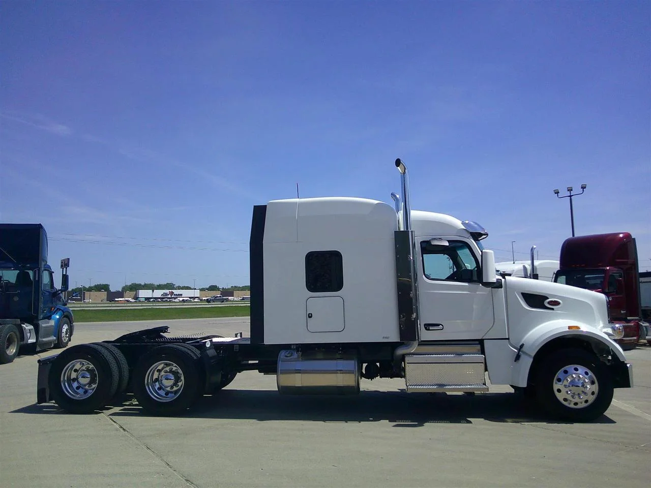 2027 Peterbilt 567 in Fargo, ND — photo 4