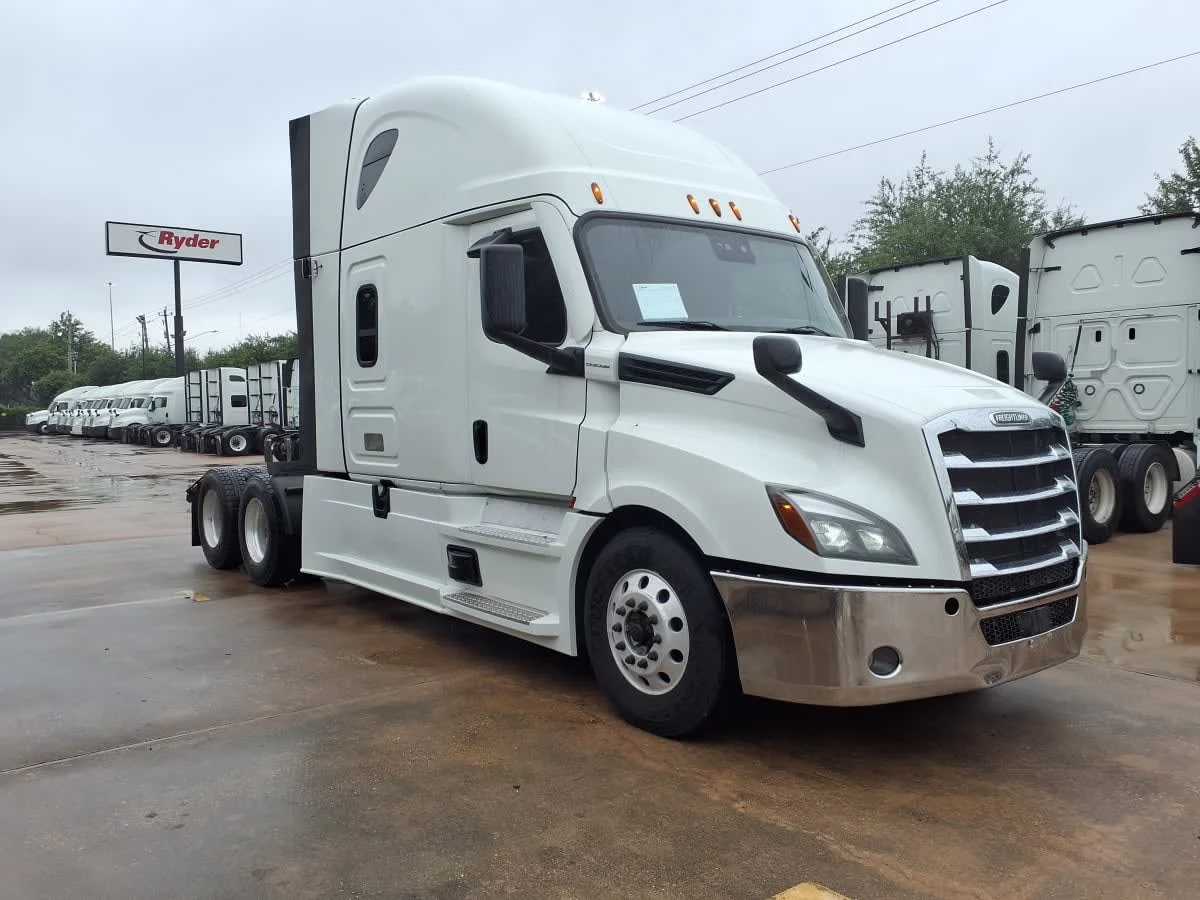 2020 Freightliner Cascadia in Houston, TX — photo 3