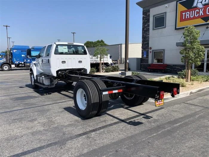 2027 Ford F-650 — photo 4